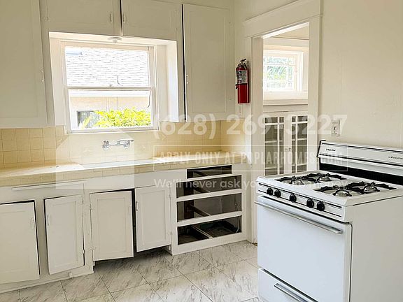 2nd image of 4011 Mississippi St #15