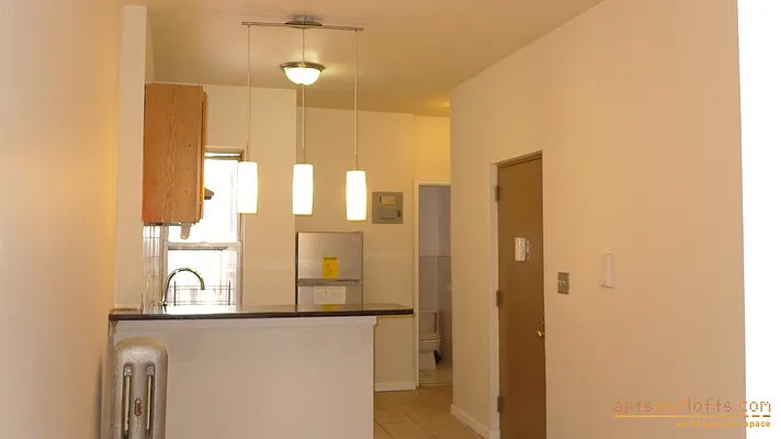 Rented by aptsandlofts.com | media 1