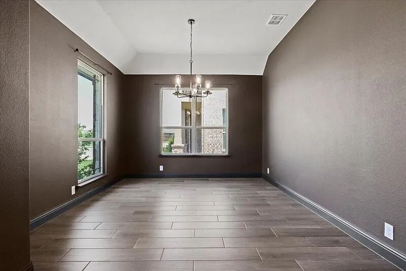 4 bed, 3.0 bath, 2354 sqft, $2,500 — Photo 4
