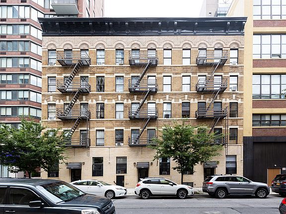 4th image of 303 E 93rd St #1J