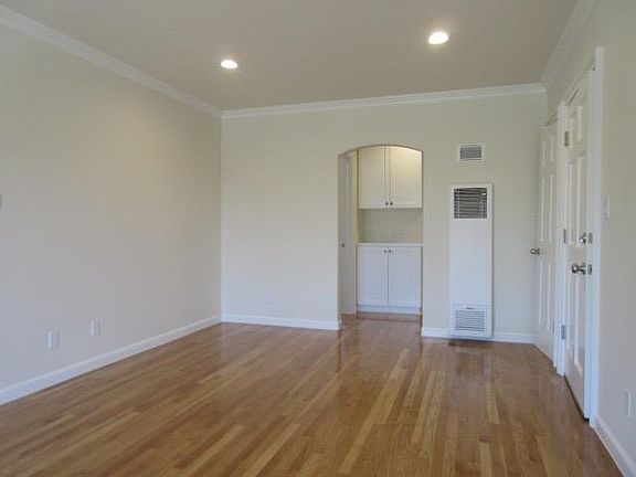 2nd image of 828 N Martel Ave APT 5