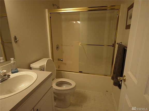 Downstairs full bath