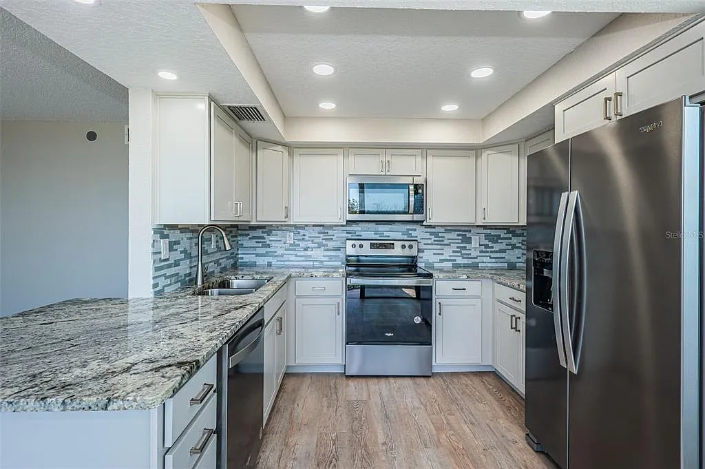 2 bed, 2.0 bath, 1055 sqft, $2,850 — Photo 3