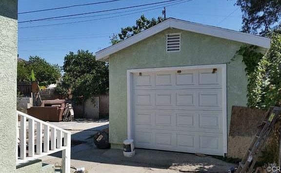 3rd image of 626 E 111th St