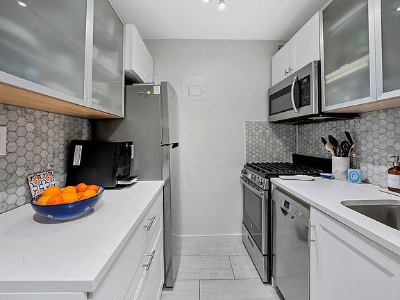 5th image of 225 E 36th St APT 3K