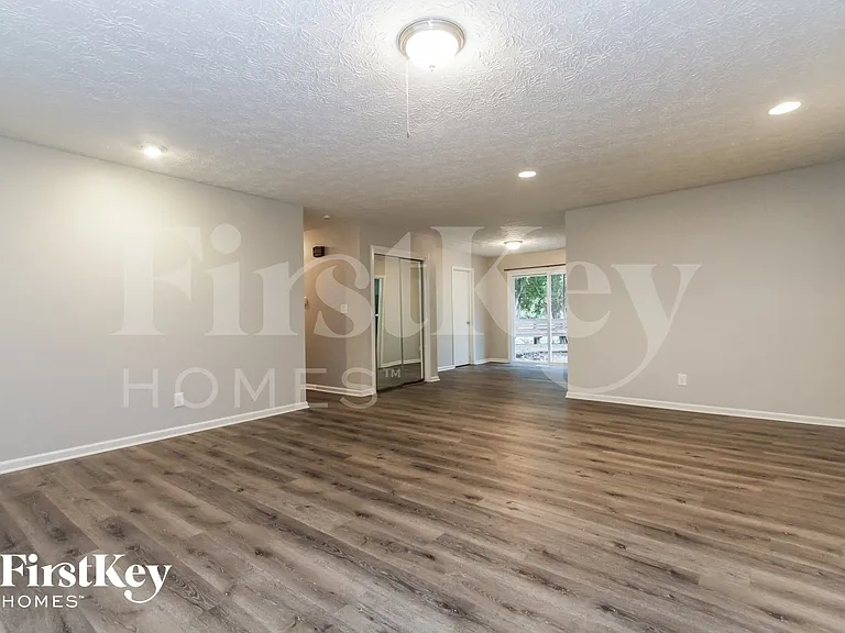 10431 Lawnhaven Cir — Photo 3