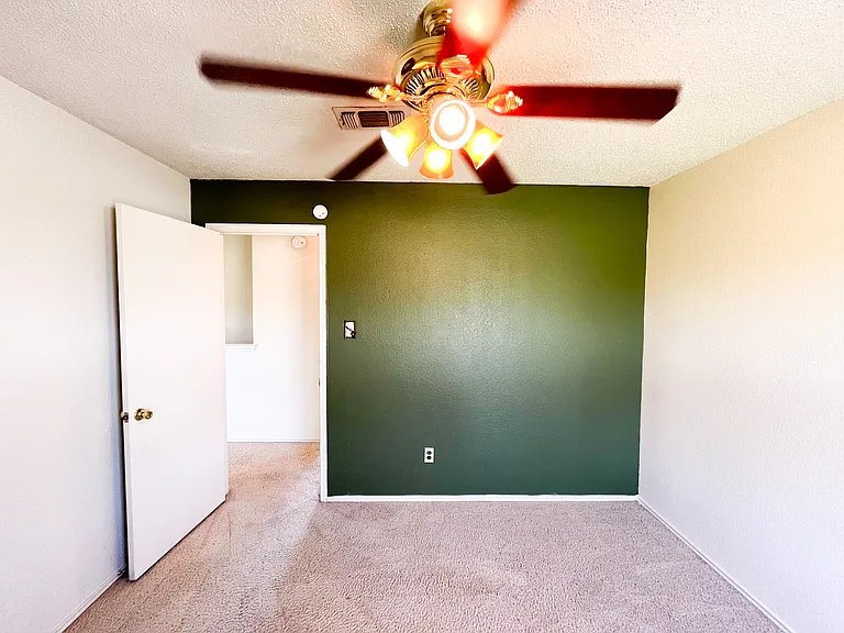 2512 Schulze Dr — Photo 36