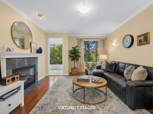 175 E 10th St #210, North Vancouver, BC V7L 4W1