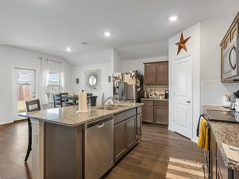 1304 Lowhill Dr — Photo 18