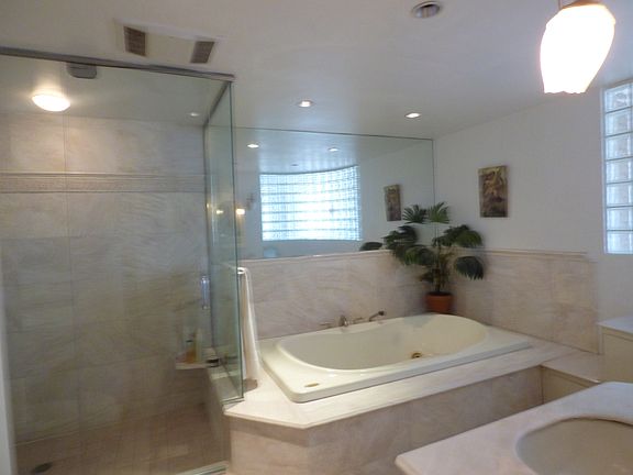 3rd image of 1 Irving Pl APT V14b