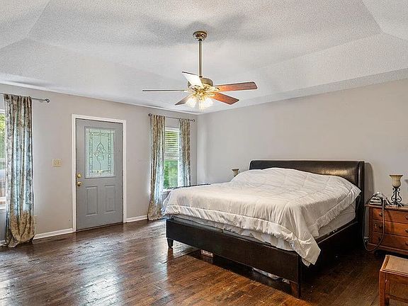 4th image of 3298A Oakridge Dr