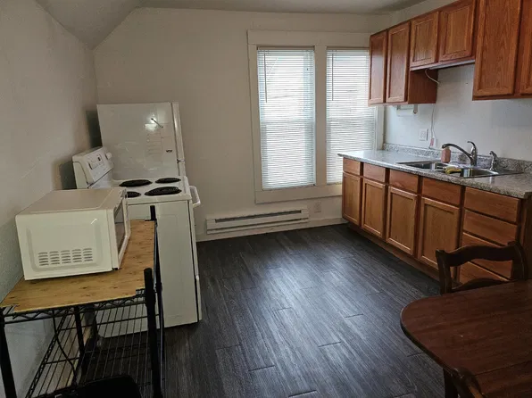 313 1/2 E 9th St, Kaukauna, WI 54130