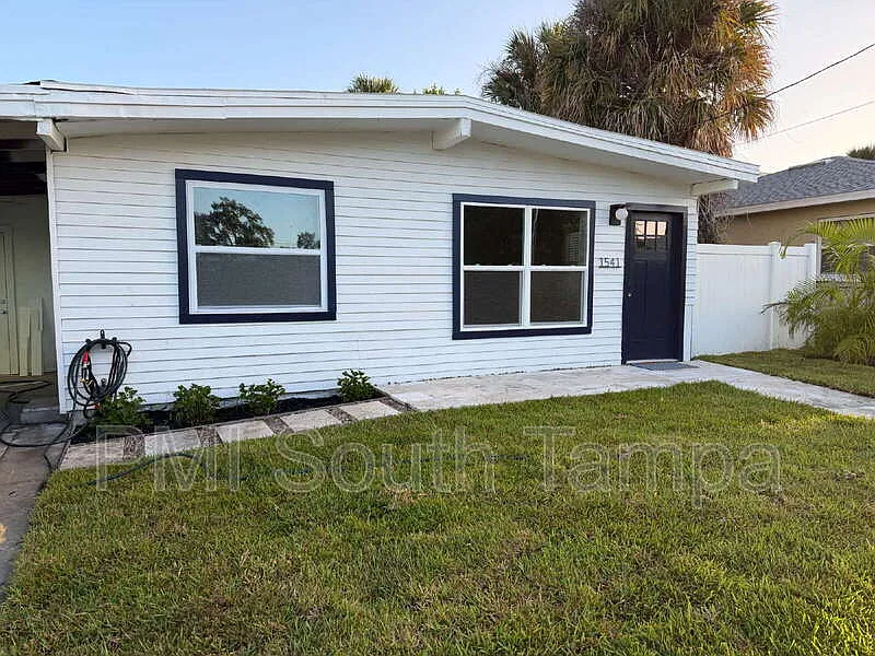2 bed, 1.0 bath, 775 sqft, $2,100 — Photo 1