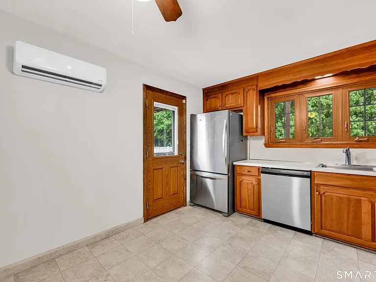 7 Olson Ave — Photo 5