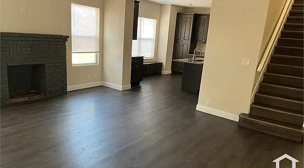 5 bed, 3432 sqft, $3,818 — Photo 4