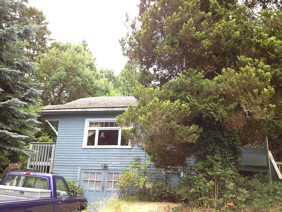 2nd image of 2558 NE 91st St