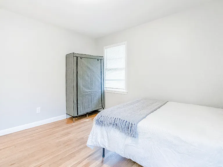 Lilla Cir SW — Photo 2