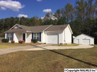 19 Rolling Meadows Rd SE, Hartselle, AL 35640