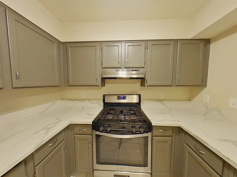 1640 Athol Ave — Photo 5