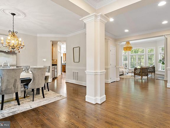 5th image of 606 Kings Cloister Cir