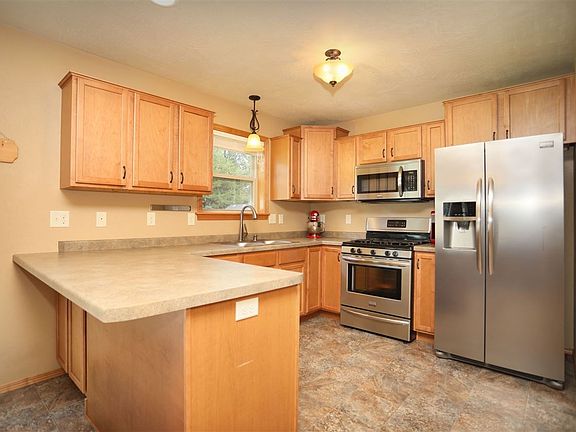5th image of 1121 Silver Birch Dr