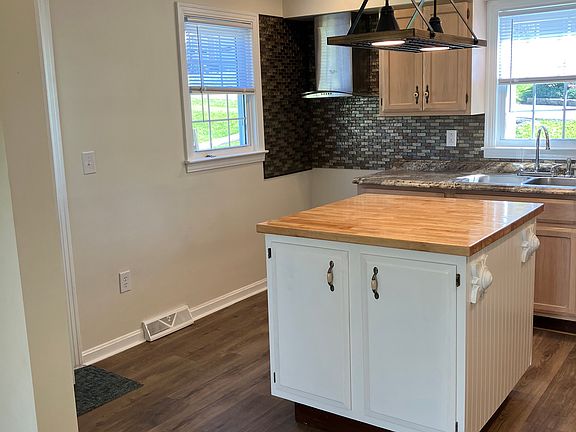 3rd image of 904 Ross Dr