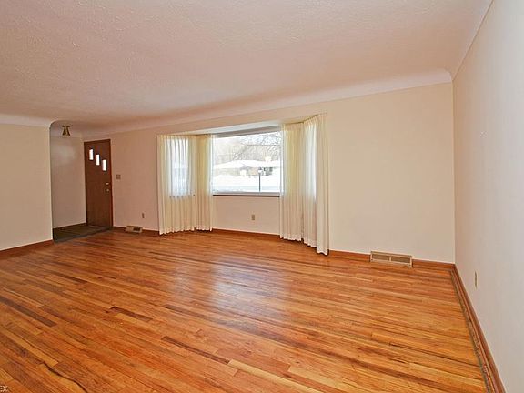 5th image of 25747 Yeoman Dr
