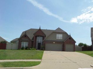 417 E Vancouver Ct N, Broken Arrow, OK 74012