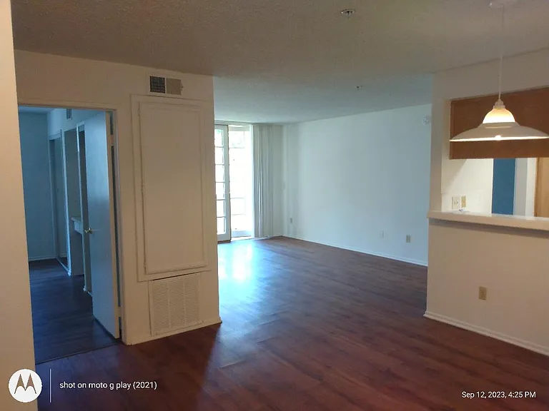 640 Veteran Ave #304 — Photo 13