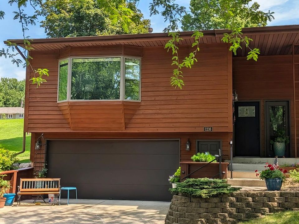 1st image of 1216 Oak Dr