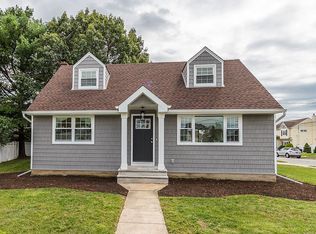 316 Christopher St, Oceanside, NY