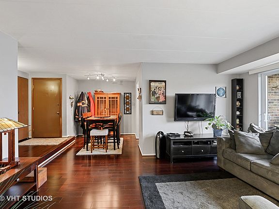 3rd image of 13935 Laramie Ave #212
