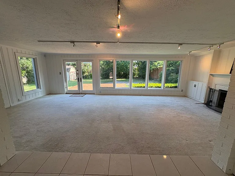 430 Mayrant Dr — Photo 5