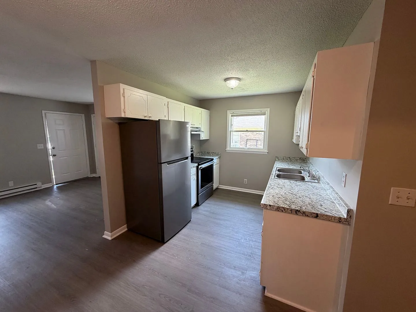 1 Bed 1 Bath Unit In Shelbyvillle — Photo 4