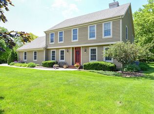 W235N3125 Greenfield Ln, Pewaukee, WI 53072