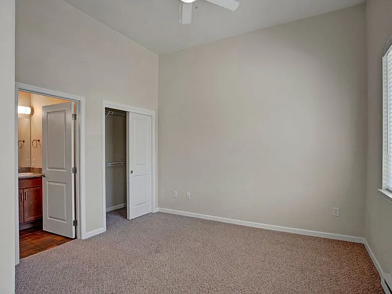 600 Riverside — Photo 17