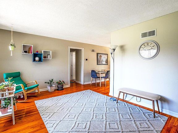 4th image of 4454 Mohegan Dr