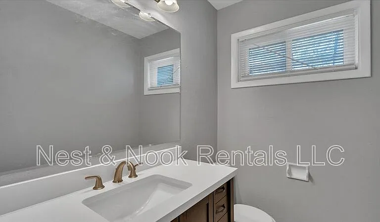2923 S Irvington Ave — Photo 15