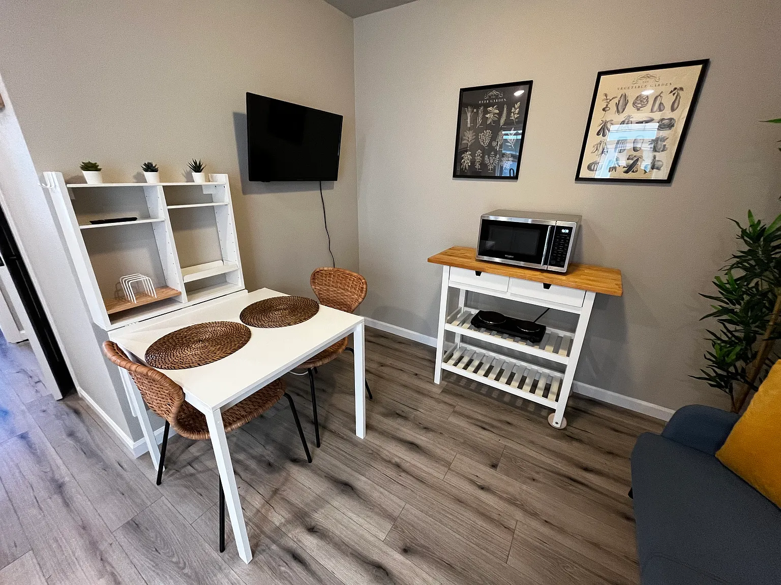 1 bed, 400 sqft, $1,600 — Photo 3
