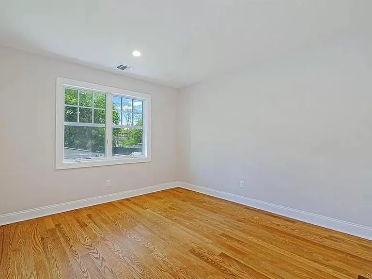Franklin Ave — Photo 14