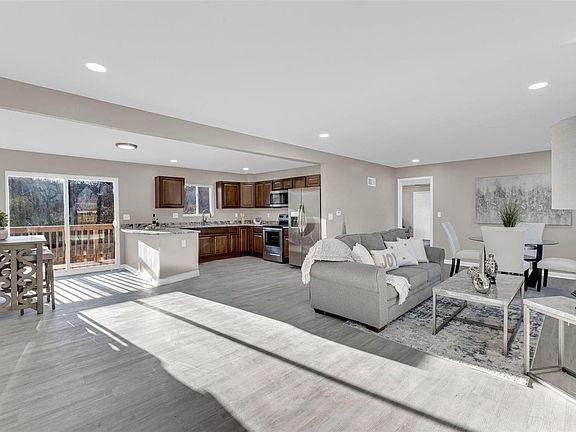 4th image of 89 Grand Circle Dr