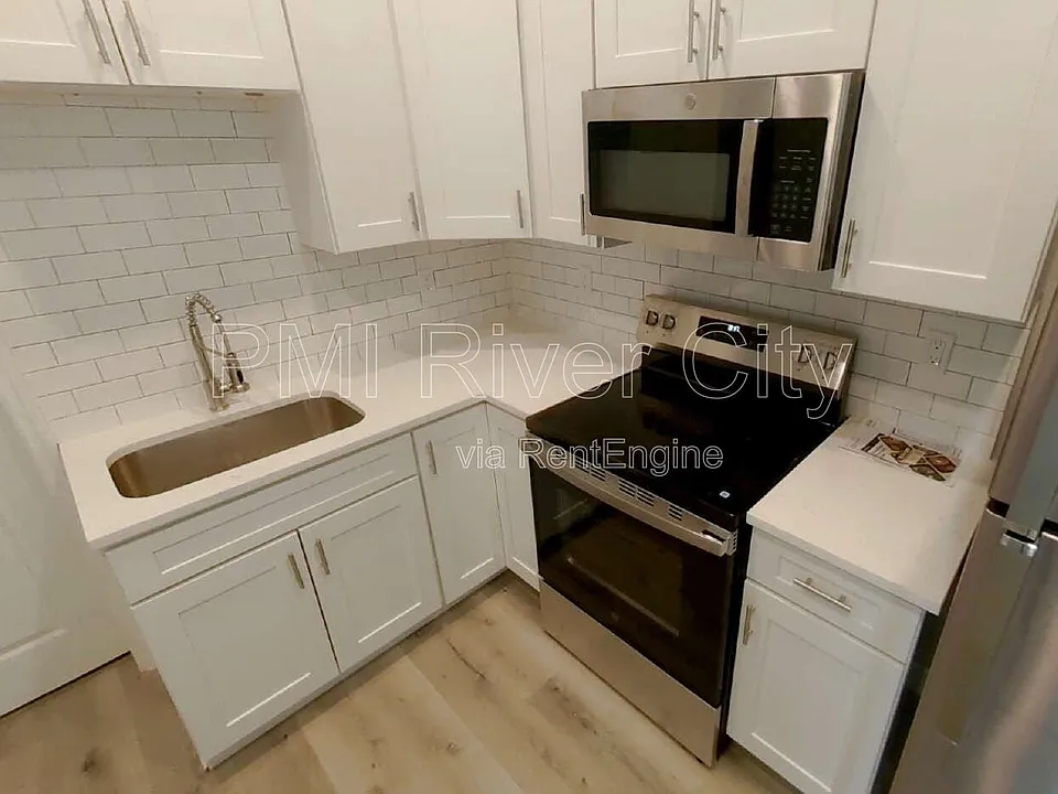 151 W 17th St #1