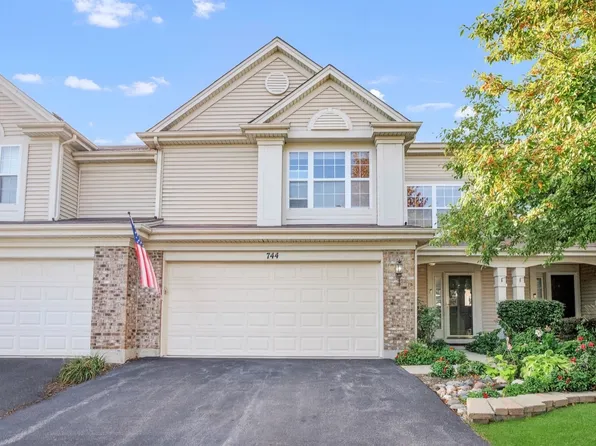 744 Lancaster Dr, Hampshire, IL 60140