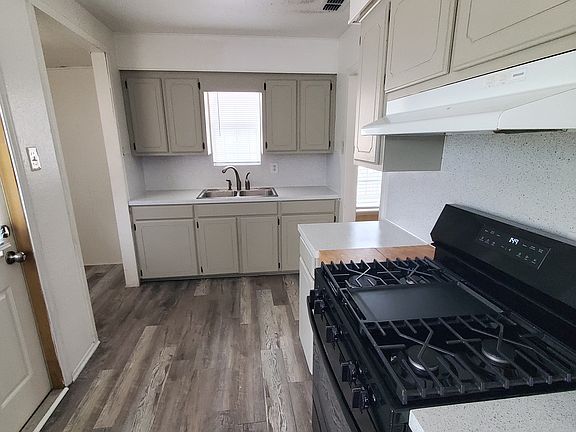 2nd image of 4621 Vestal St
