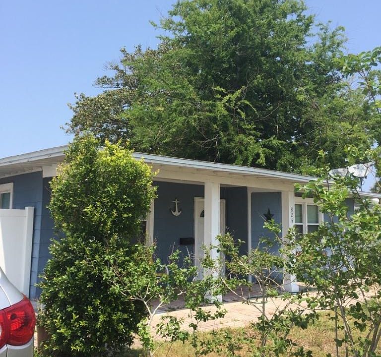 1st image of 825 7th Ave N