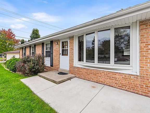 2nd image of 215 W Beutel ROAD