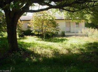 312 E Cedar St, Yadkinville, NC 27055