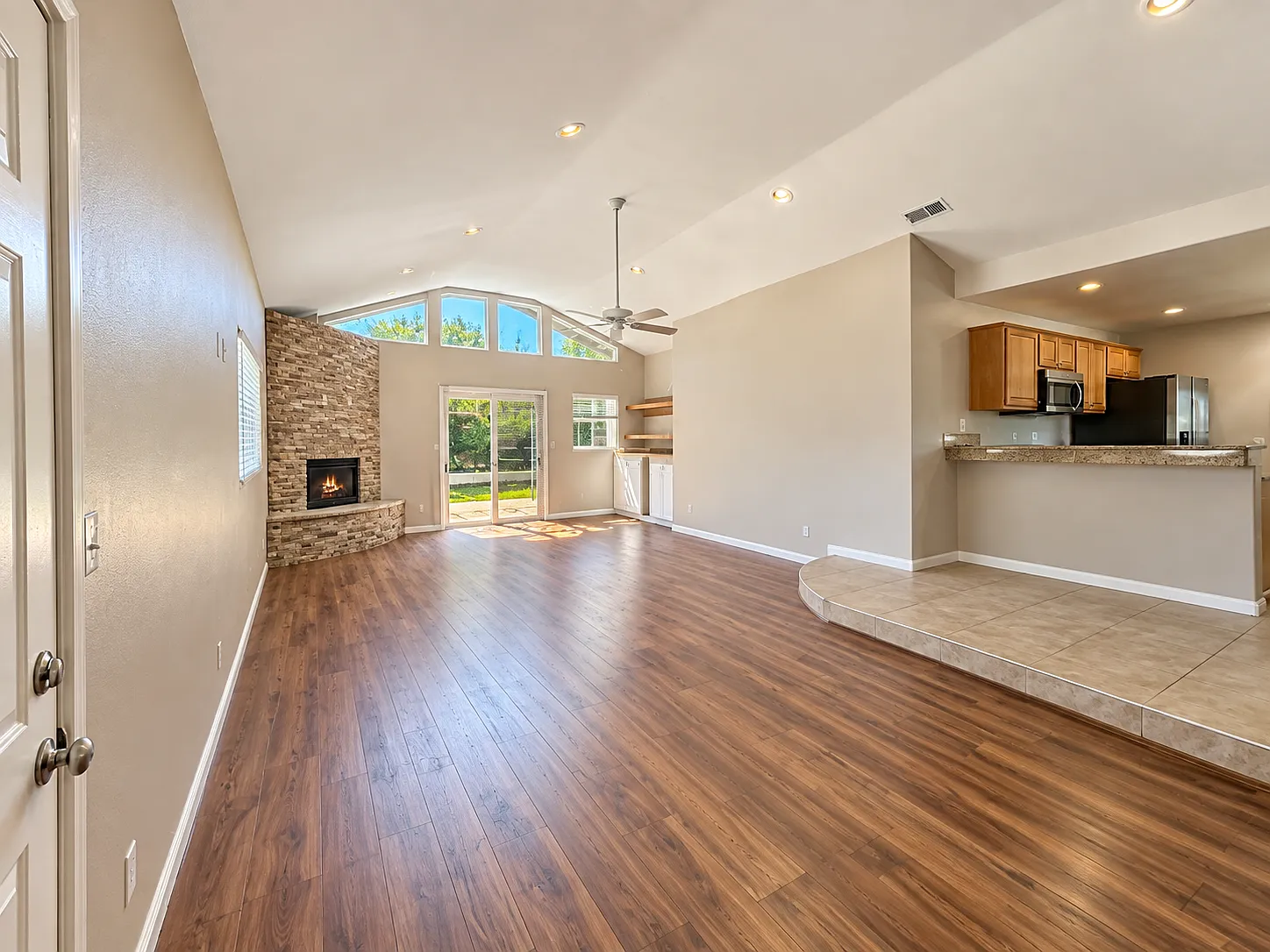 3 bed, 1700 sqft, $3,650 — Photo 2