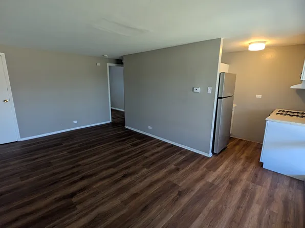 509 Maple Ave APT 5B, Carpentersville, IL 60110