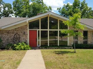 809 Overhill Dr, Hurst, TX 76053